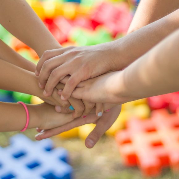 hands-2847508_1920 Kinder lehren