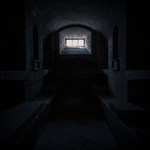 2. Station – Entdeckung des leeren Grabes 2. Station – Entdeckung des leeren Grabes